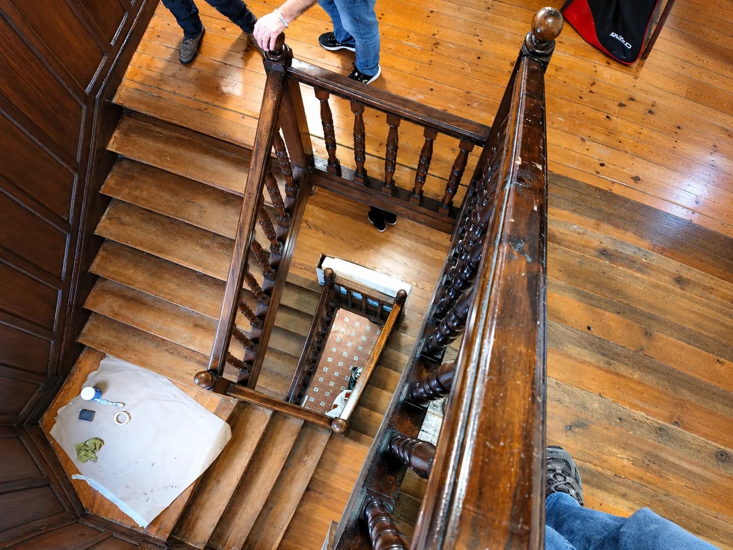 home.houseSection.images.staircase